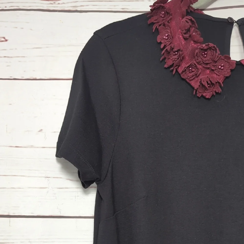 Lord & Taylor Black Shirt with Burgundy 3D‎ Floral Collar Dark Romantic Medium